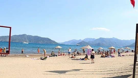 Marmarisliler kısıtlama öncesi denizin keyfini çıkardı