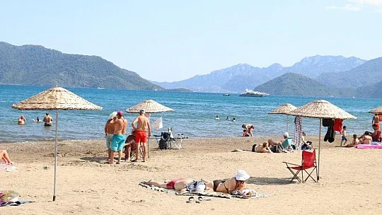 Marmarisliler kısıtlama öncesi denizin keyfini çıkardı