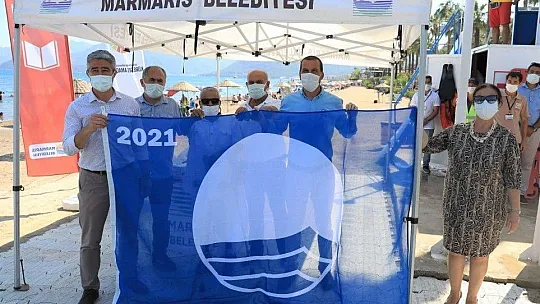 Mavi Bayraklı halk plajı tatilcileri bekliyor