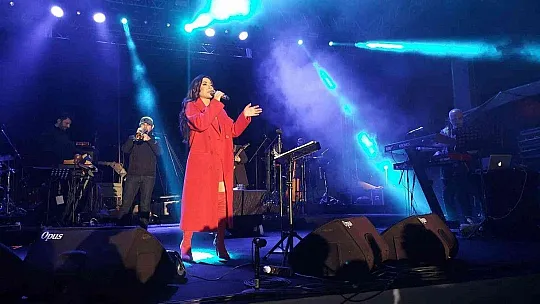 Melek Mosso'dan hayranlarına müjde