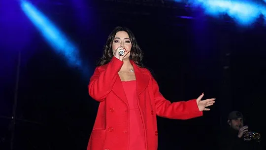 Melek Mosso'dan hayranlarına müjde