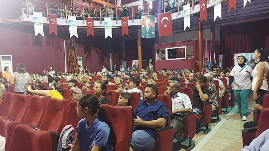 Okulu başarı ile bitiren 123 öğrenci törenle mezun edildi