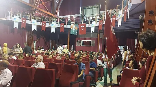 Okulu başarı ile bitiren 123 öğrenci törenle mezun edildi
