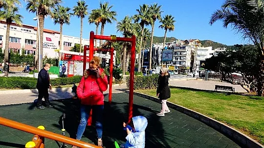 Memlekette kış, Marmaris'te bahar havası