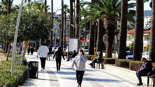 Memlekette kış, Marmaris'te bahar havası