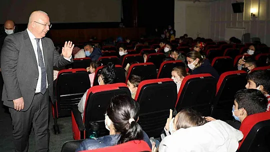 Menteşe Belediyesi'nden öğrencilere ücretsiz sinema