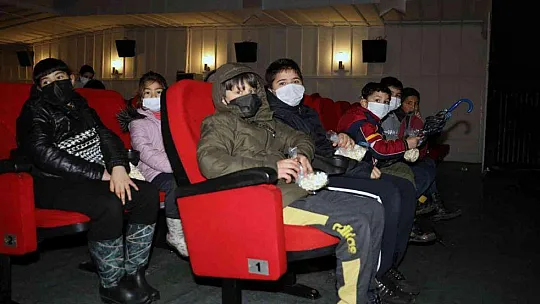 Menteşe Belediyesi'nden öğrencilere ücretsiz sinema