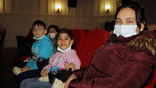 Menteşe Belediyesi'nden öğrencilere ücretsiz sinema