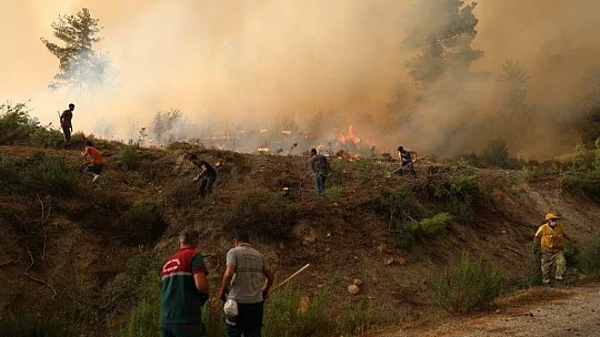 Menteşe Belediyesi, yangınlarda sahadaki ekiplerin ihtiyaçlarını karşılıyor