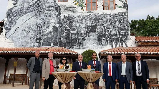 Menteşe'de 19 Mayıs akşamı coşkulu kutlama
