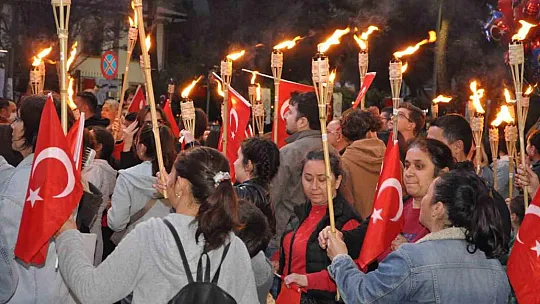 19 Mayıs coşkusu gece de sürdü