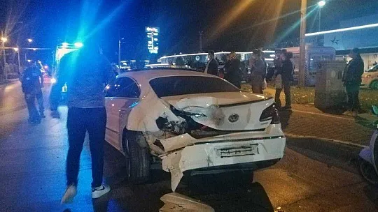 Menteşe'de 3 araç birbirine girdi: 2 yaralı