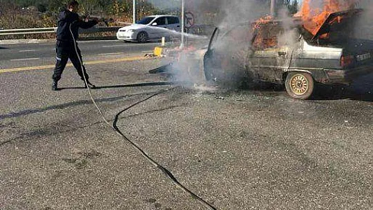 MENTEŞE'DE ARAÇ YANGINI