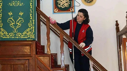 Menteşe'de Camilere Ramazan temizliği