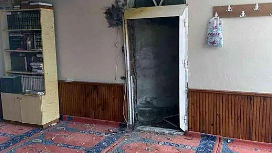 Menteşe'de camiye yıldırım düştü