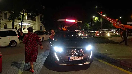 Galatasaraylılardan şampiyonluk sevinci