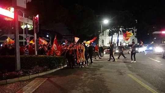 Galatasaraylılardan şampiyonluk sevinci