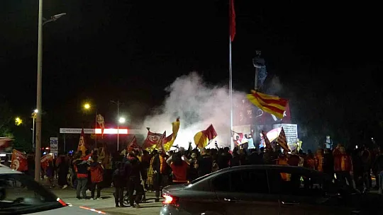 Galatasaraylılardan şampiyonluk sevinci