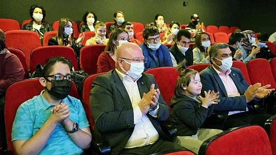 Menteşe'de özel çocuklara özel tiyatro oyunu