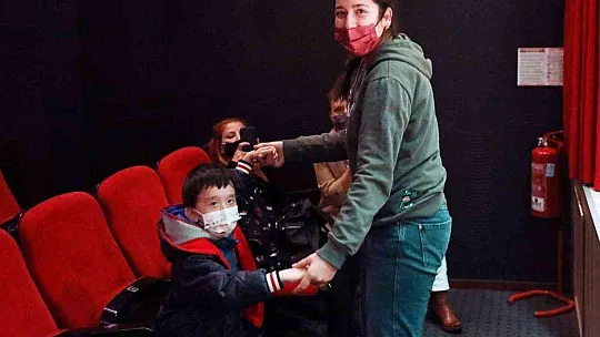 Menteşe'de özel çocuklara özel tiyatro oyunu