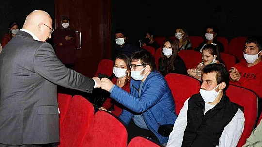 Menteşe'de özel çocuklara özel tiyatro oyunu