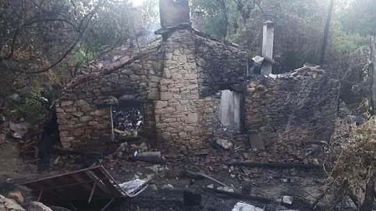 Menteşe'de taş ev küle döndü
