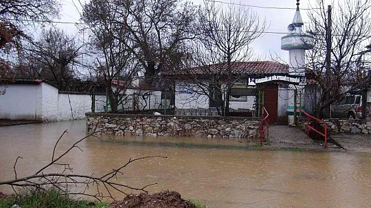 Menteşe'de yağışlar yayla yolunu kapattı