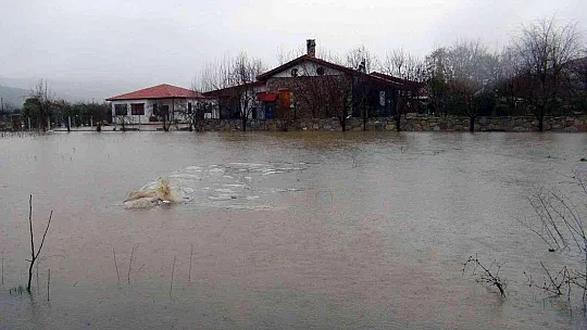 Menteşe'de yağışlar yayla yolunu kapattı