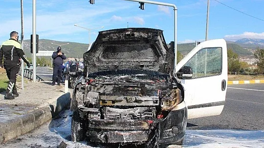 Menteşe'deki işyeri ve araç yangını itfaiye tarafından söndürüldü