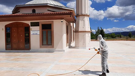Menteşe ekiplerinden camilere bayram temizliği 
