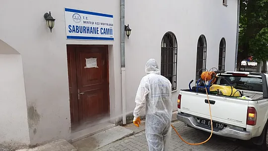 Menteşe ekiplerinden camilere bayram temizliği 