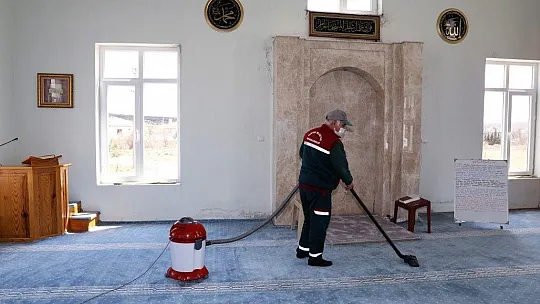 Menteşe ekiplerinden camilere bayram temizliği 