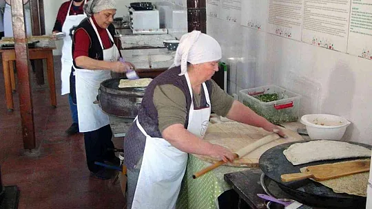 Menteşe Mutfak Atölyesinin ilk sertifikaları verildi