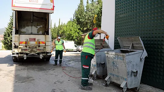 Çöp Konteynerleri Temizleniyor