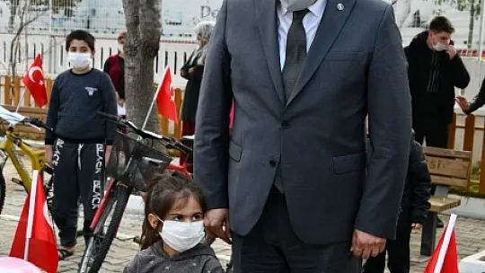 Çocuklara bisiklet hediyesi