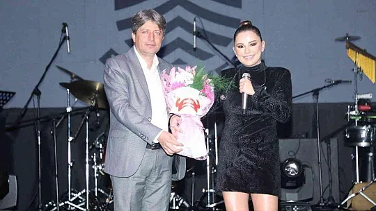 Merve Özbey, Bodrum Kalesini yıktı geçti