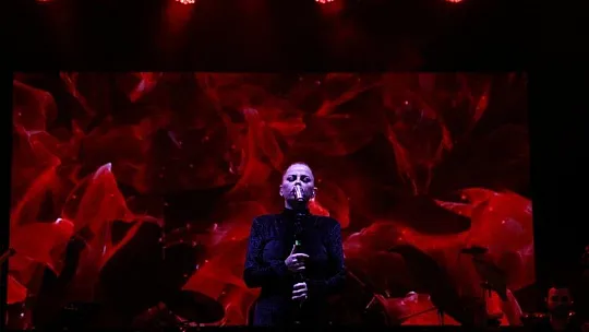 Merve Özbey, Bodrum Kalesini yıktı geçti