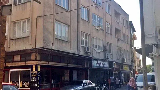 METRELERCE YÜKSEKLİKTEN DÜŞEN GENÇ KIZ YAŞAM SAVAŞI VERİYOR