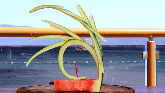 Meyve tabağını gören turistler gözlerine inanamıyor