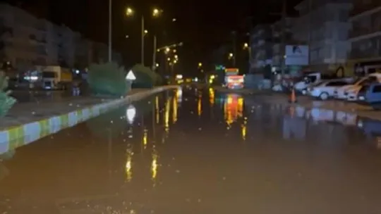 Milas çevre yolu yağış sonrası göle döndü