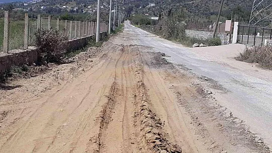 Milas Dörttepe Mahallesi sakinleri bozuk yollardan dertli