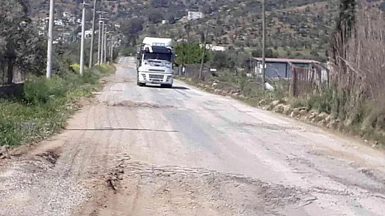 Milas Dörttepe Mahallesi sakinleri bozuk yollardan dertli