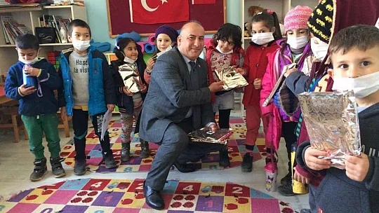 Milas Fesleğen İlkokulu kütüphaneye kavuştu