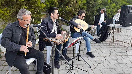 Milas Kemikler Mahallesi iftar yemeğinde bir araya geldi