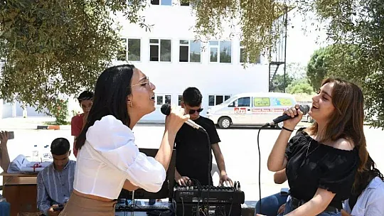 Milas Selimiye'de lise öğrencileri mezuniyet sevinci yaşadı