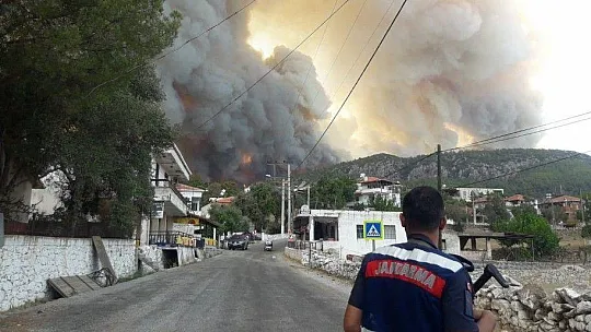 Milas'ta alevler yerleşim bölgesine ulaştı, Gökbel köyü boşaltıldı
