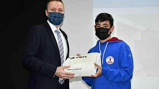 Milas'ta başarılı öğrenciler ödüllendirildi