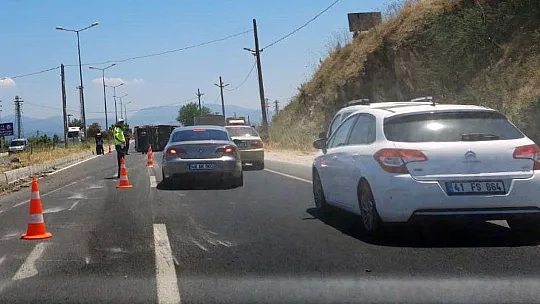 Milas'ta çöp kamyonu devrildi, iki kişi yaralandı