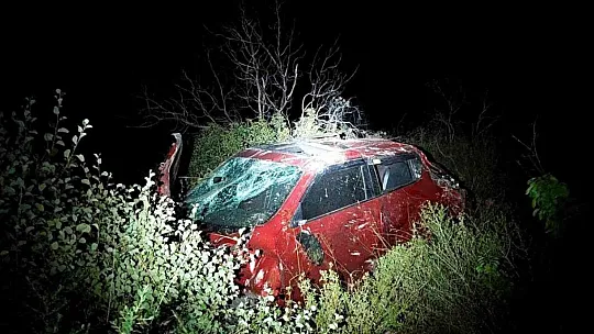 Milas'ta kontrolden çıkan araç uçuruma yuvarlandı: 2 yaralı