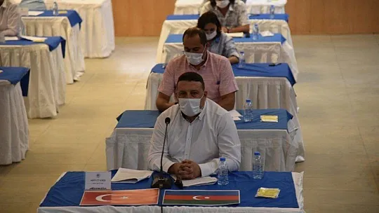 Milas'ta meclis üyelerine Azerbaycan ve Türk Bayrağı hediye edildi